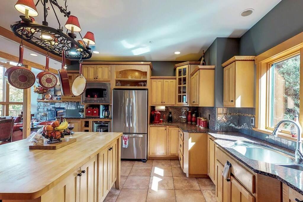 The Glen House -9 Bdrm Estate Sleep 26 Movie Theater,Pool,Golf,Ski Newry Exterior photo